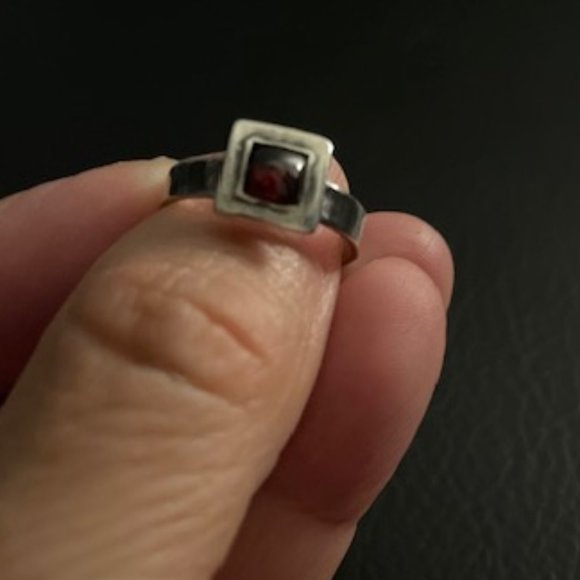 Silpada Retired Sterling Silver Garnet Stackable Ring R0949 Size 6 - Picture 5 of 9